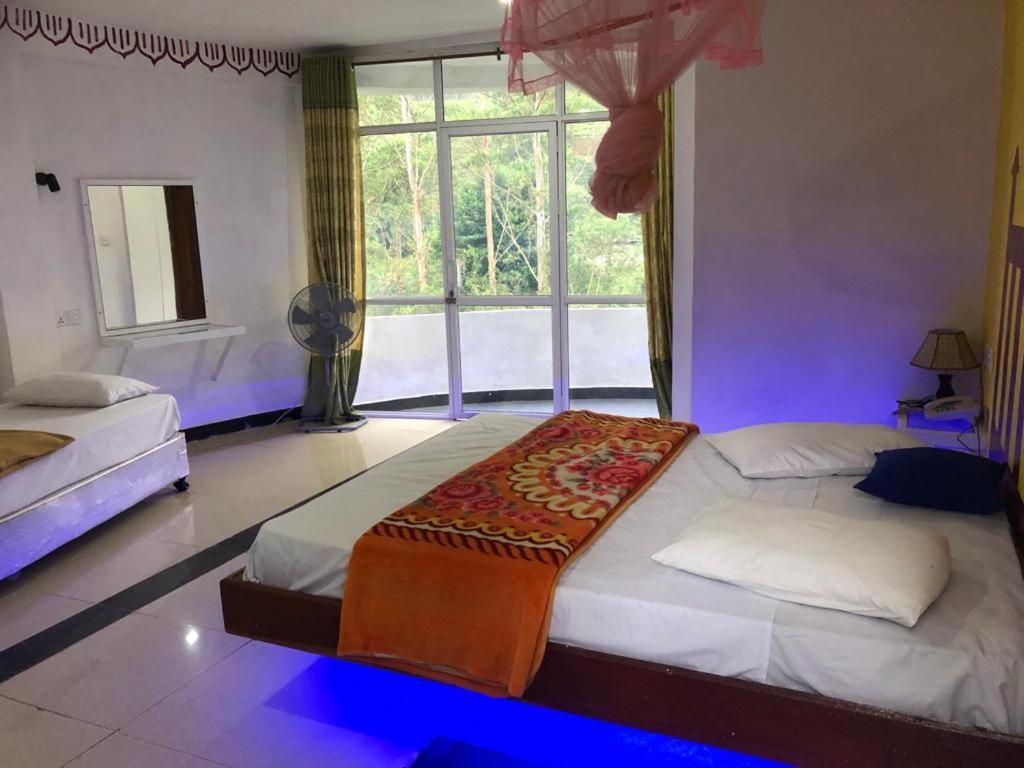 White House Riverside Retreat Nallathanniya Bagian luar foto