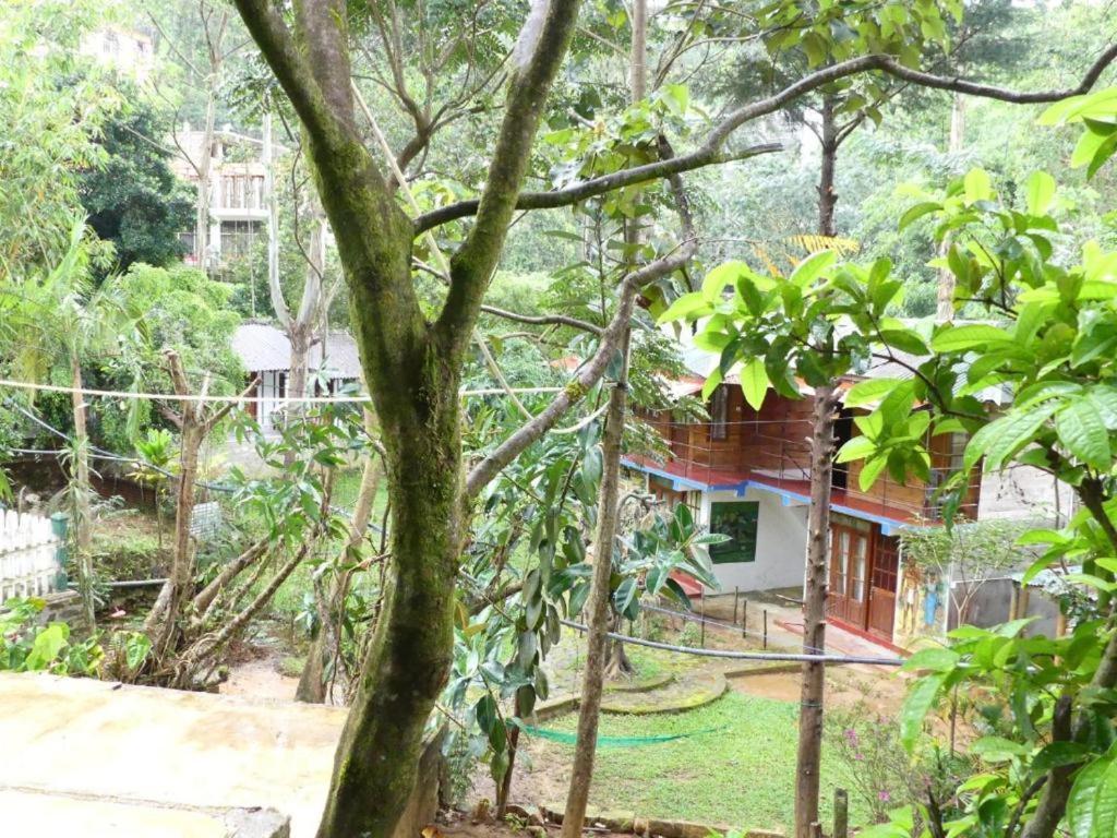 White House Riverside Retreat Nallathanniya Bagian luar foto