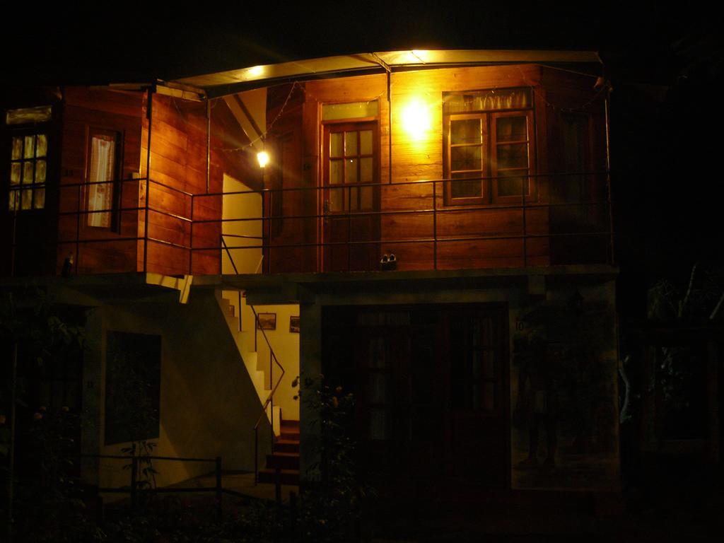 White House Riverside Retreat Nallathanniya Bagian luar foto