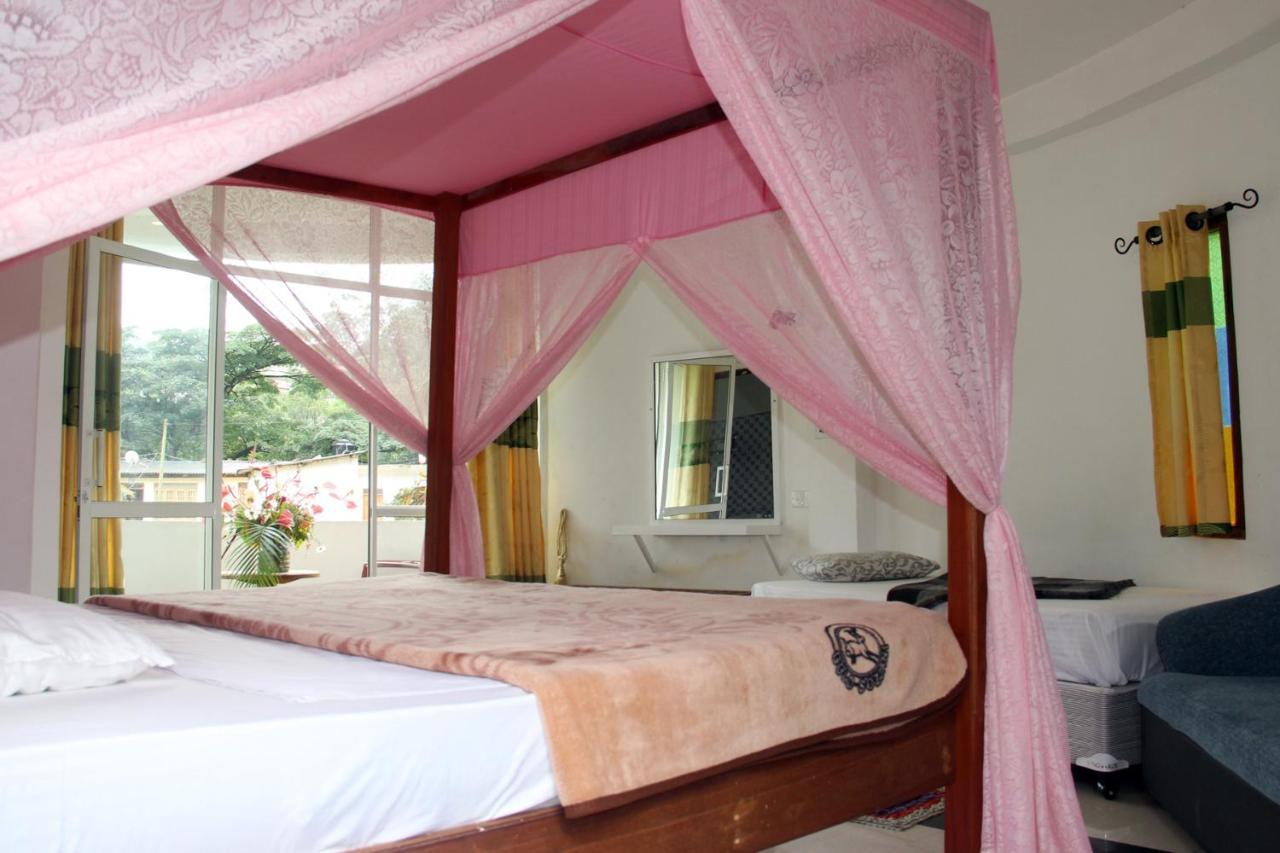 White House Riverside Retreat Nallathanniya Bagian luar foto
